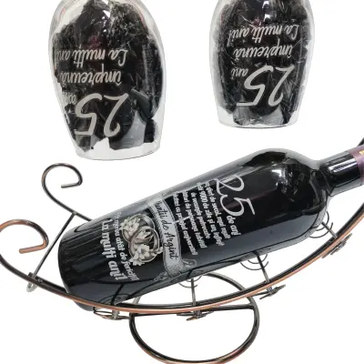 25 de ani aniversare, suport din metal cu sticla vin personalizata cu mesaj si 2 pahare personalizate 25 de ani impreuna